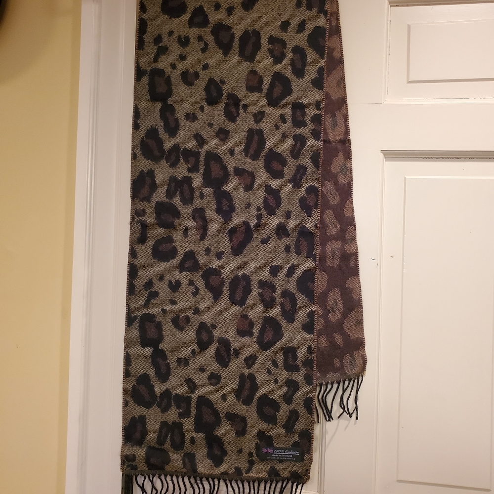 Scotland Cashmere Scarf (NWOT) - Picture 2 of 4